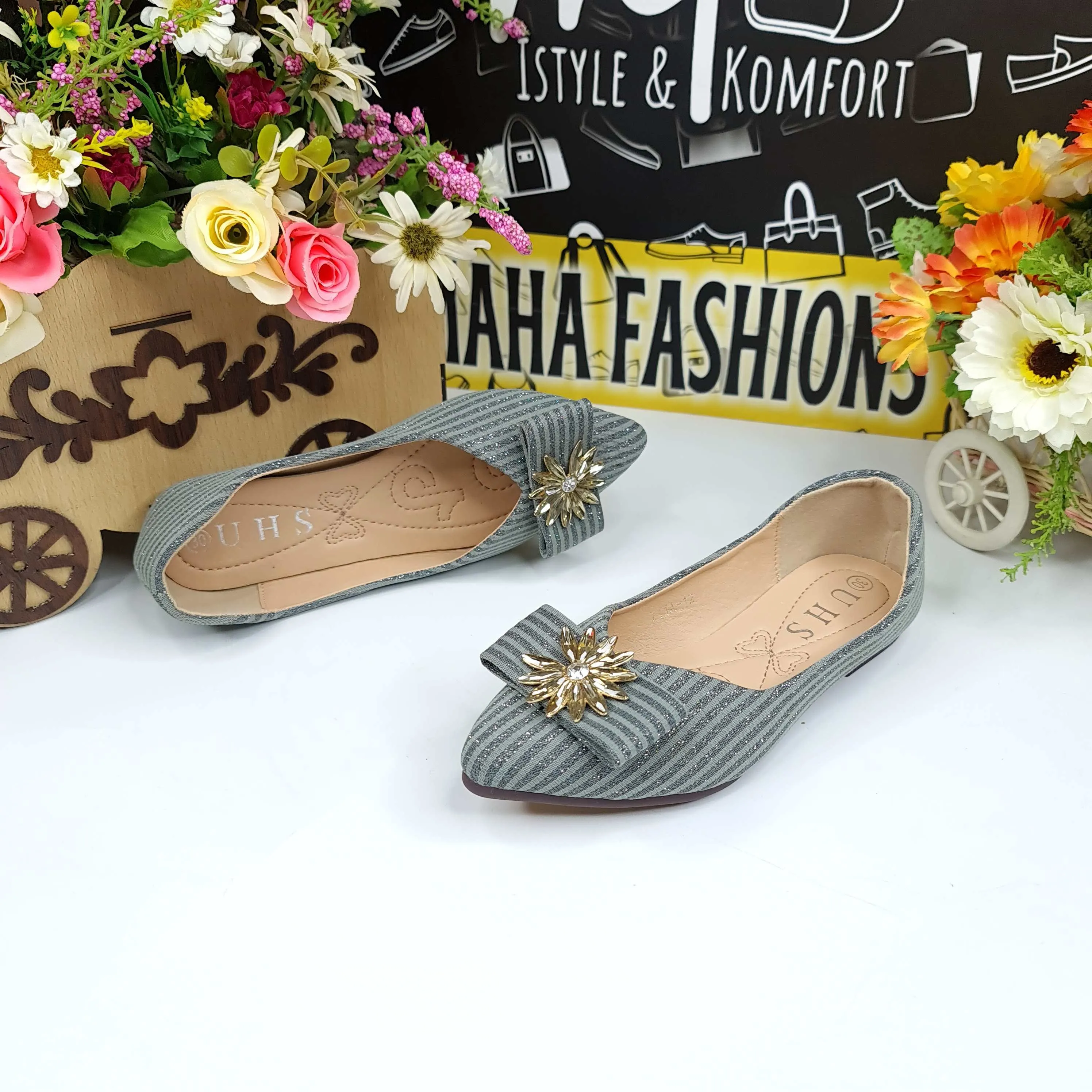 Kids Grey Buckle Pumps