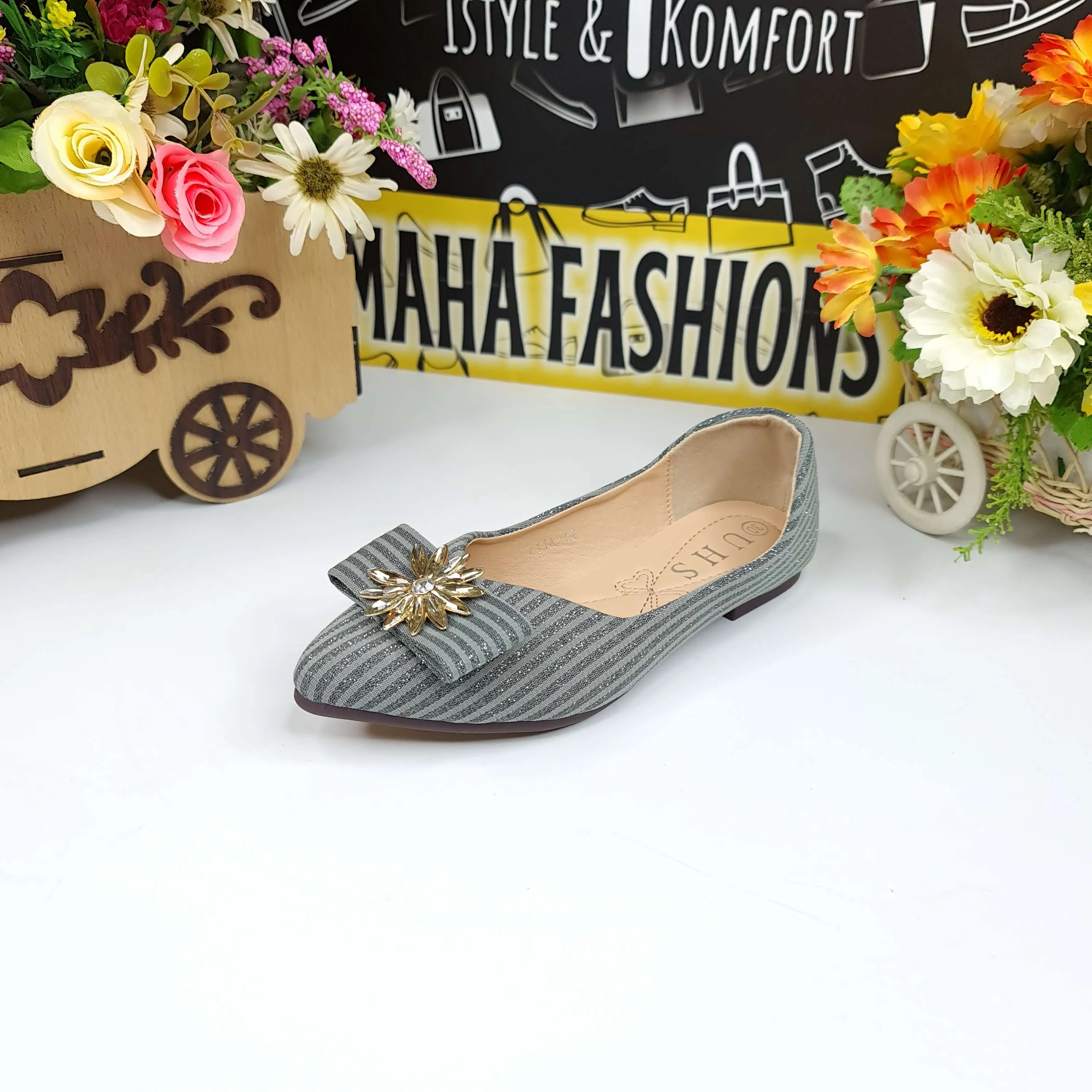 Kids Grey Buckle Pumps