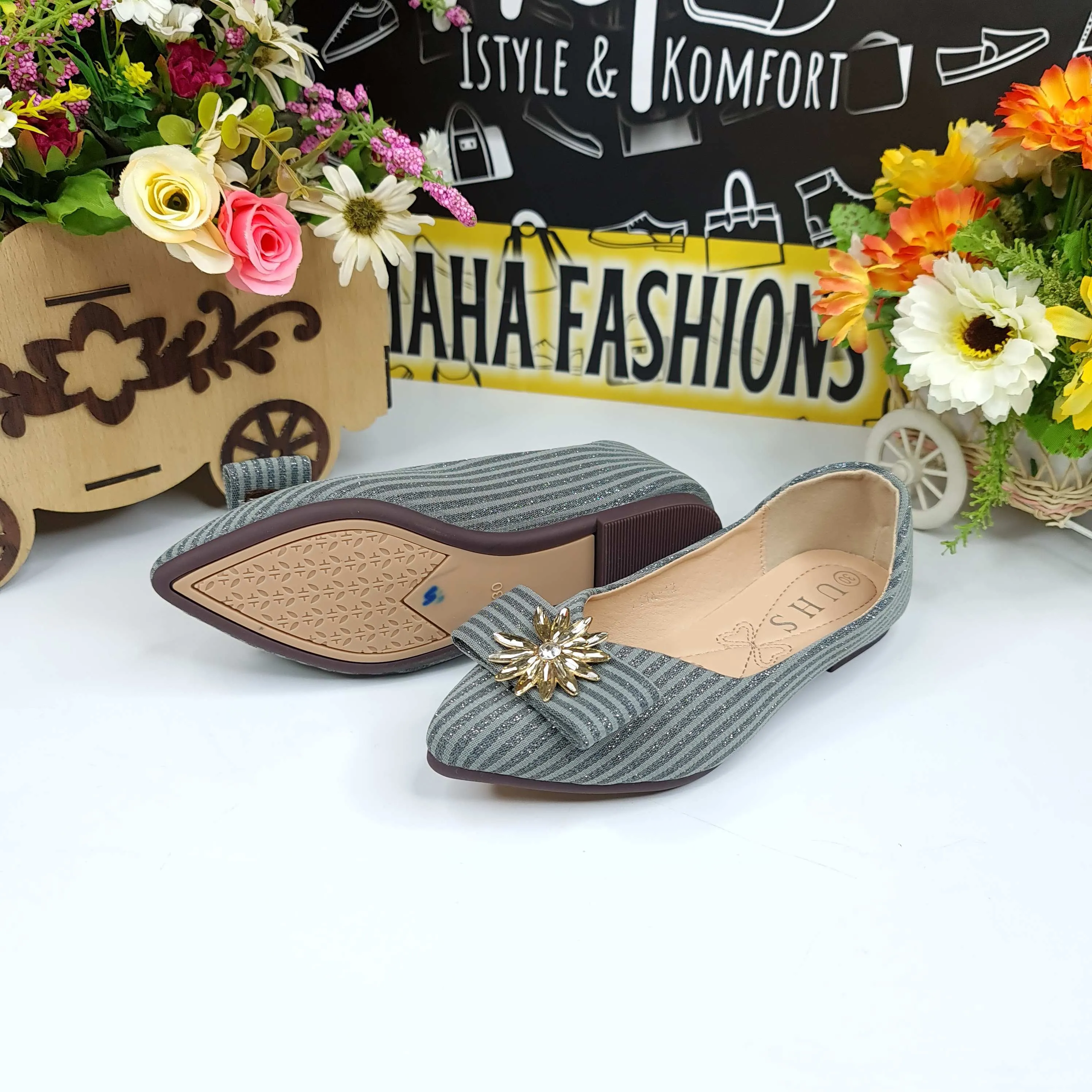 Kids Grey Buckle Pumps