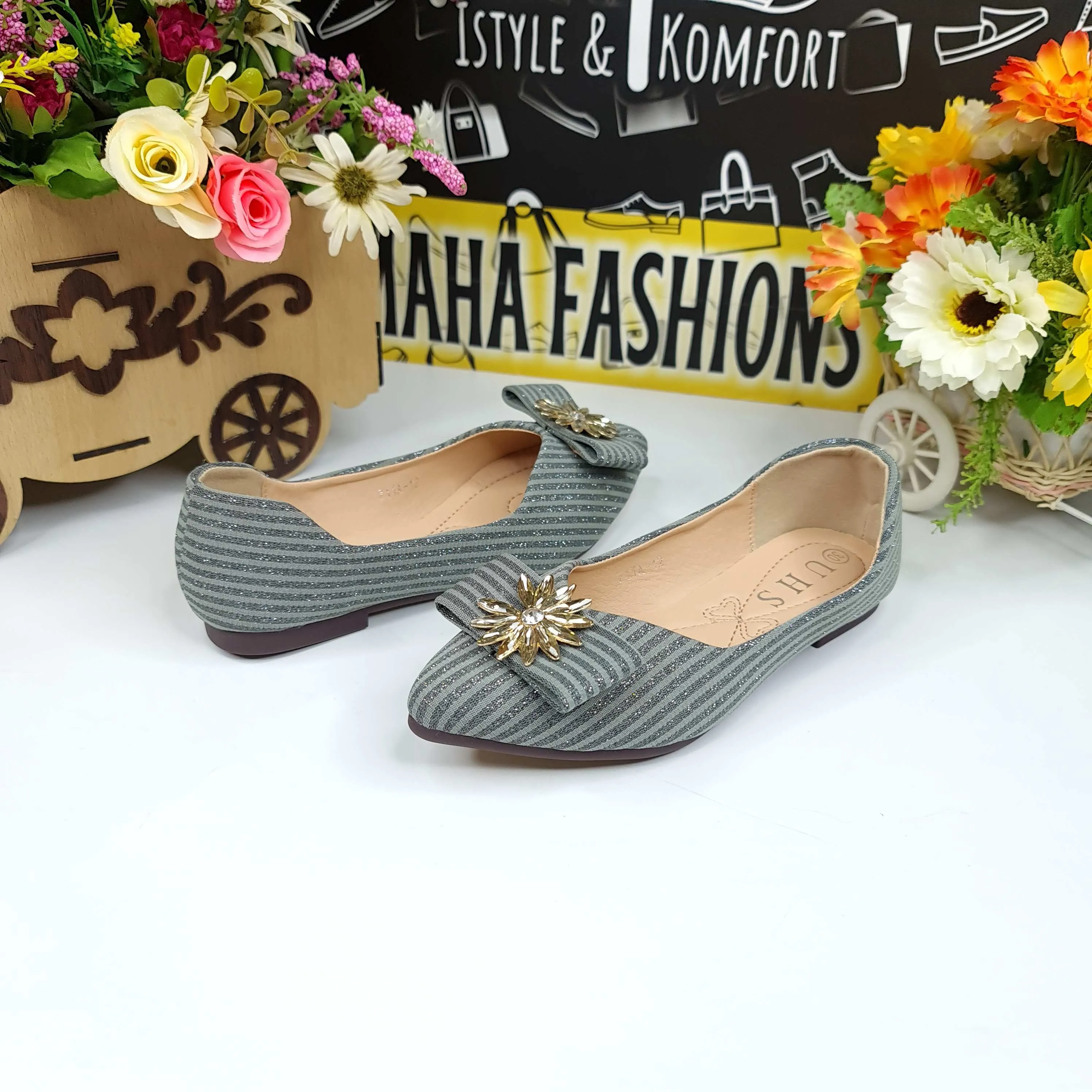 Kids Grey Buckle Pumps
